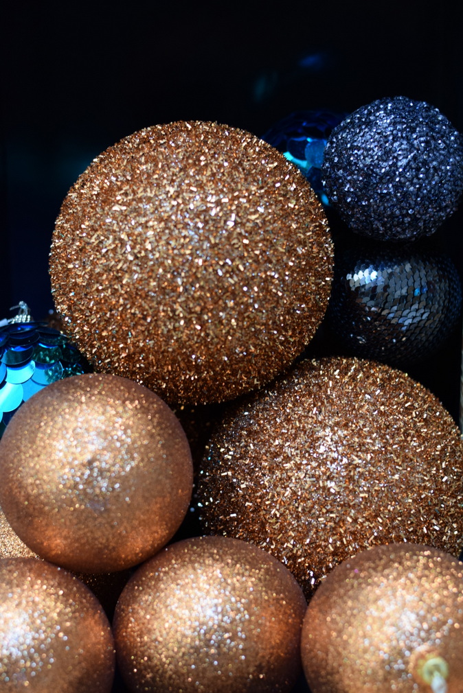 copper Christmas baubles with dark blue baubles